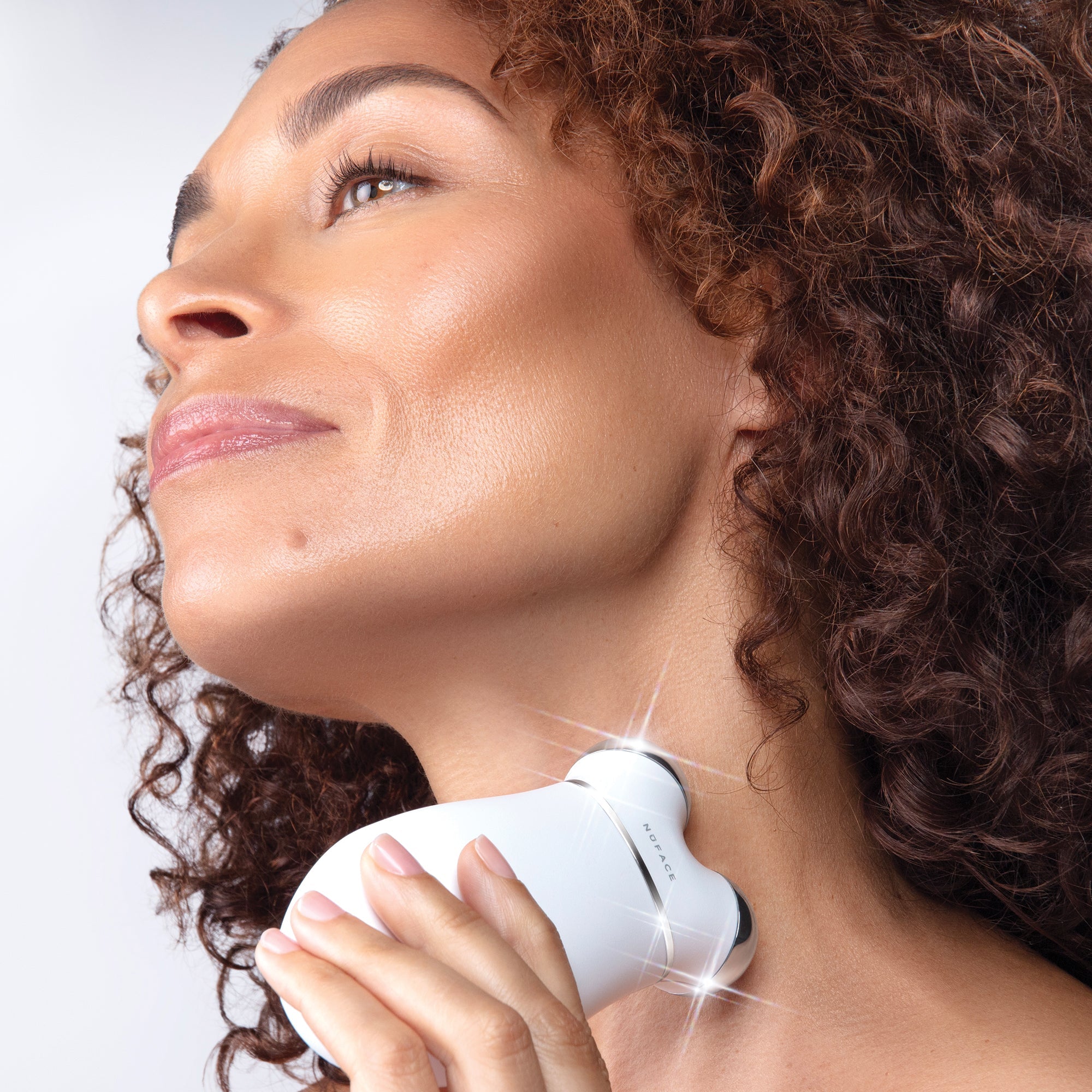 15-Minute Facial Lift – NuFACE